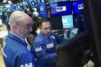 Kỳ vọng Fed cắt giảm lãi thúc đẩy giới đầu tư mua cổ phiếu